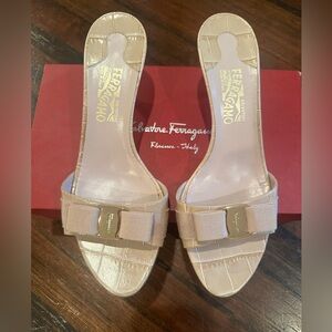 Ferragamo Glory Slides Size 11